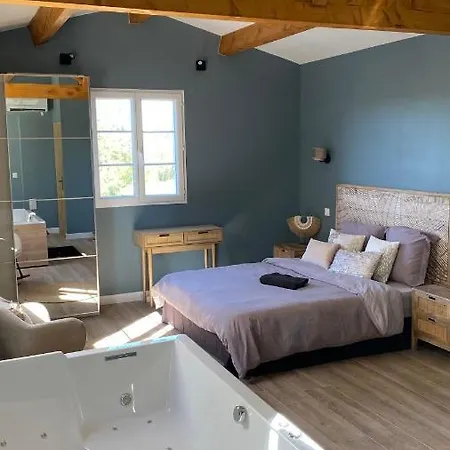 Mas Hinaiti - Romantique Avec Et Ecran Geant De Cinema Guest house *