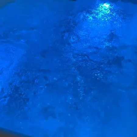 Mas Hinaiti - Romantique Avec Et Ecran Geant De Cinema