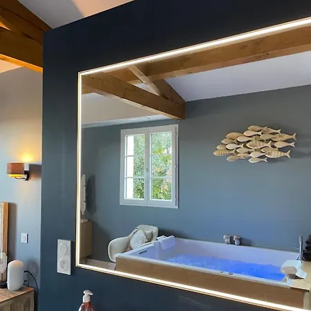 Πανσιόν Mas Hinaiti - Romantique Avec Et Ecran Geant De Cinema Μονπελιέ