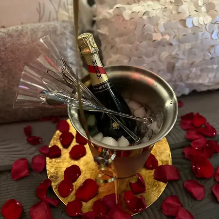 Πανσιόν Mas Hinaiti - Romantique Avec Et Ecran Geant De Cinema 4*