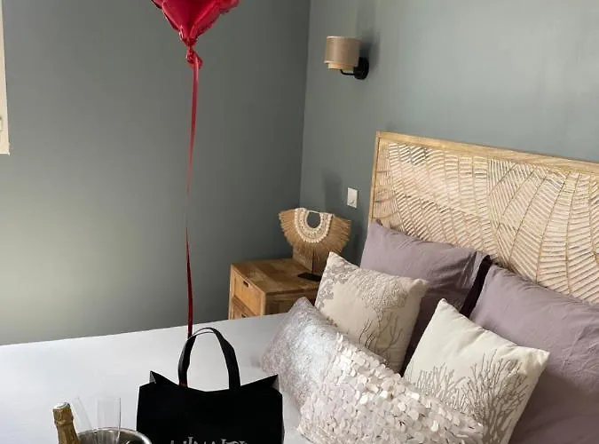 Mas Hinaiti - Romantique Avec Et Ecran Geant De Cinema 4* مونبيلييه