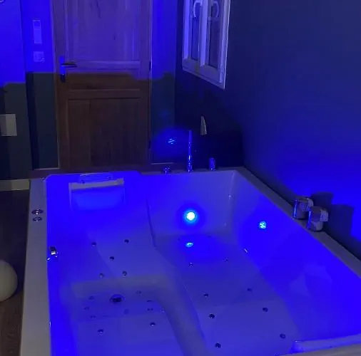 Mas Hinaiti - Romantique Avec Et Ecran Geant De Cinema 4*