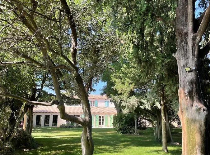 بيت ضيافة Mas Hinaiti - Romantique Avec Et Ecran Geant De Cinema 4*