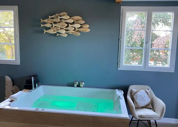 Mas Hinaiti - Romantique Avec Et Ecran Geant De Cinema مونبيلييه