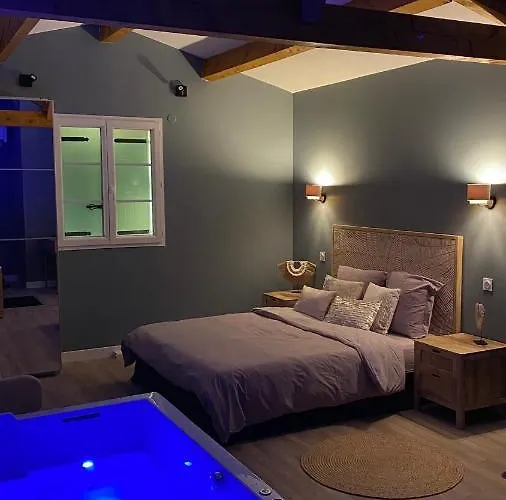 Mas Hinaiti - Romantique Avec Et Ecran Geant De Cinema مونبيلييه