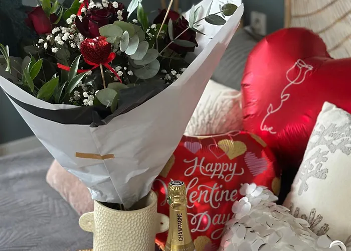 Mas Hinaiti - Romantique Avec Et écran Géant De Cinéma